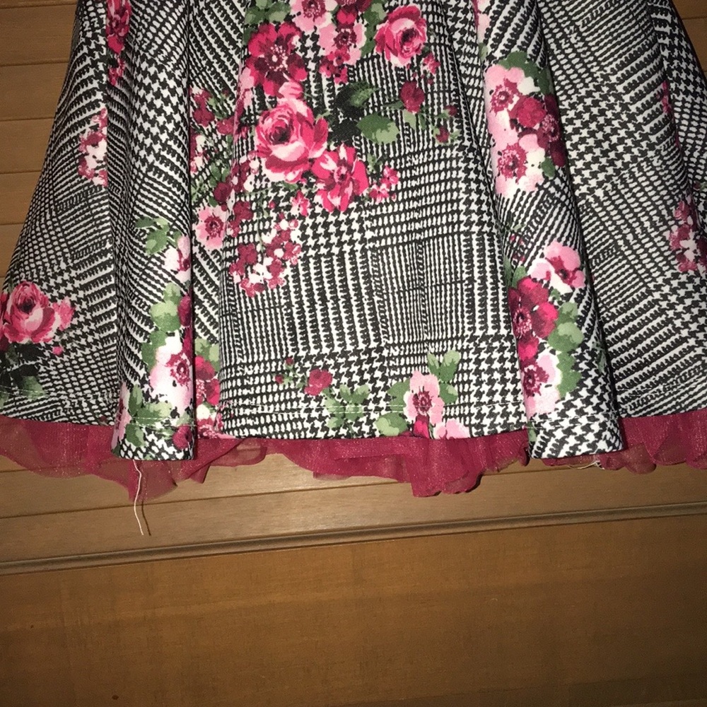 Pink poofy dress for girls size 6/7.